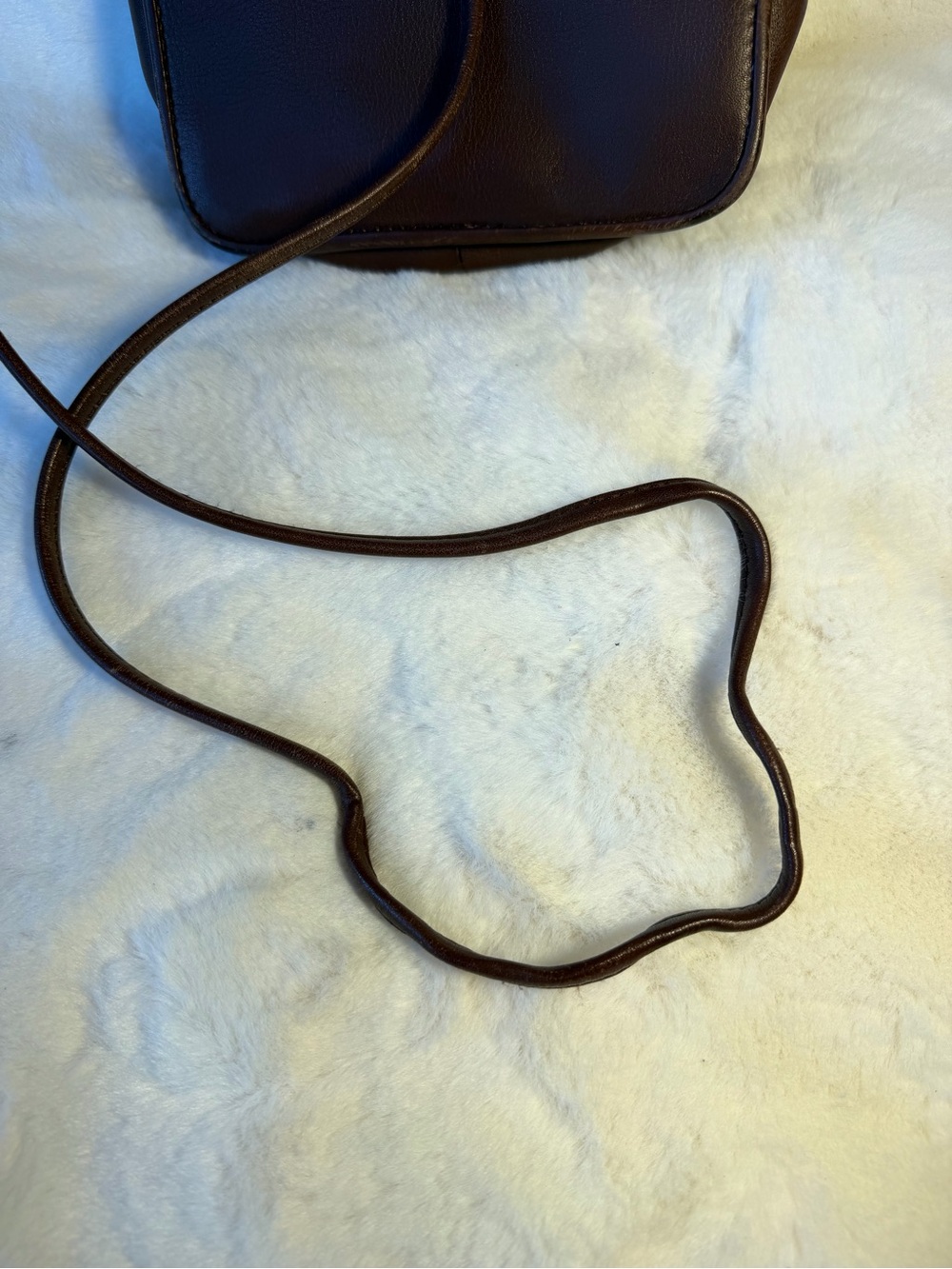 Brighton Classic Croc-Embossed Brown Leather Crossbody Bag - Picture 7 of 9